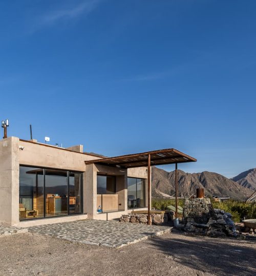 Exterior de una Cabaña de 'La Calma Ecolodge' en Mendoza, Argentina.