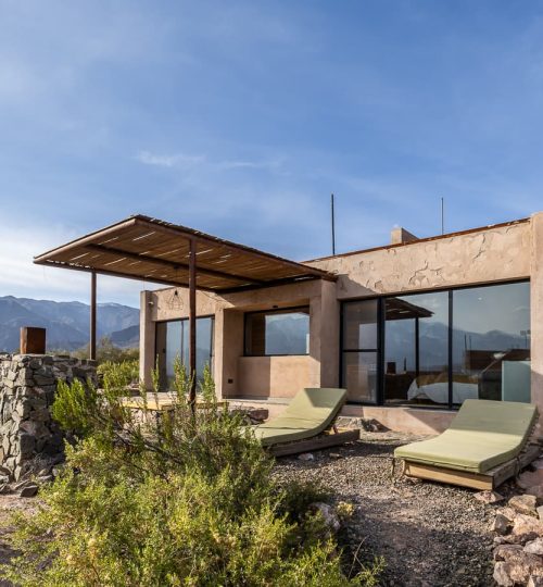 Exterior de una Cabaña de 'La Calma Ecolodge' en Mendoza, Argentina.