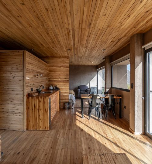 Interior diurno de Cabaña 'La Calma Ecolodge' en Mendoza, Argentina.